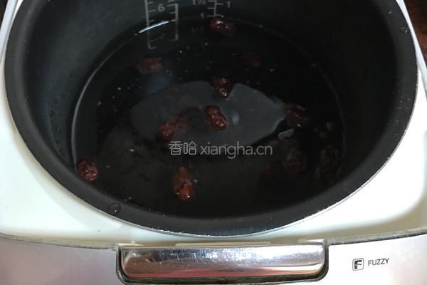 懒人版黑米银耳红枣粥的做法图解3