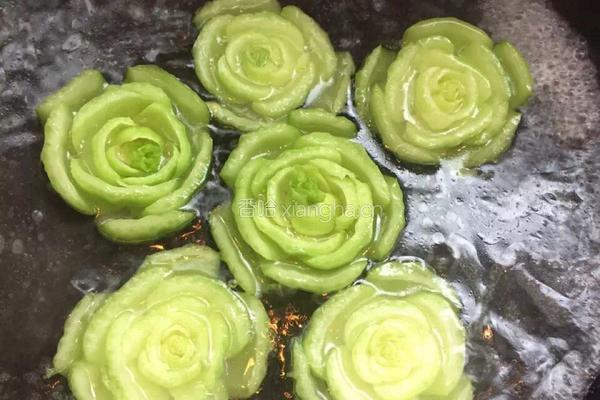 翡翠玫瑰花的做法图解2