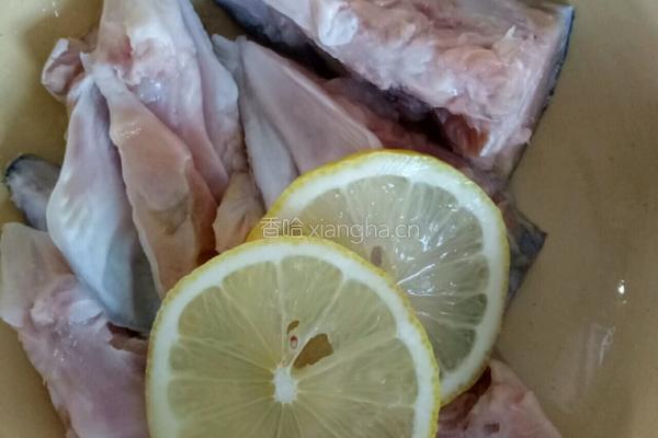 宝宝辅食三文鱼头豆腐汤的做法图解3