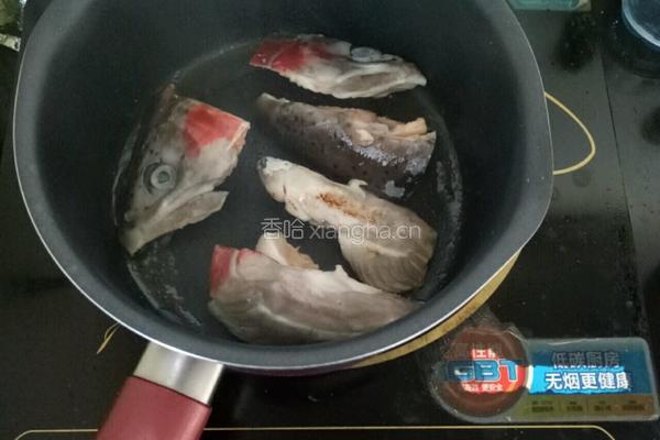 宝宝辅食三文鱼头豆腐汤的做法图解4