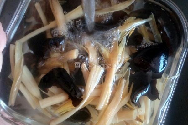 黑木耳炒黄花菜的做法图解9