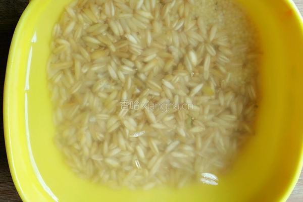 小米燕麦红豆粥的做法图解3