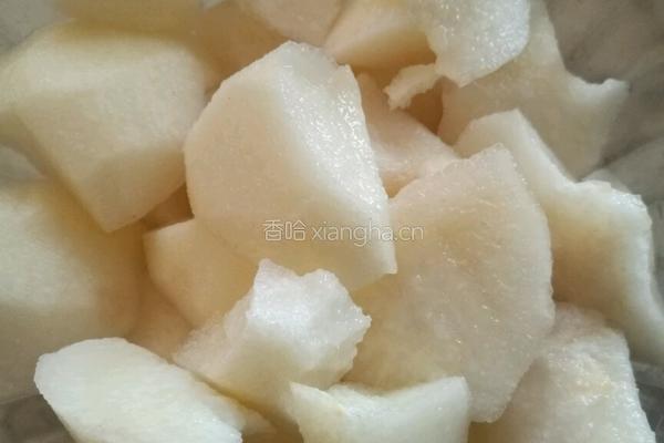 雪梨银耳羹的做法图解2