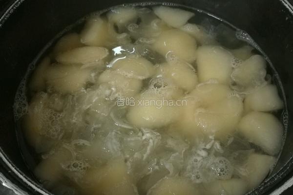 雪梨银耳羹的做法图解4