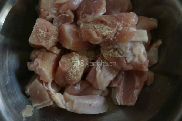 焖鸡肉的做法图解1