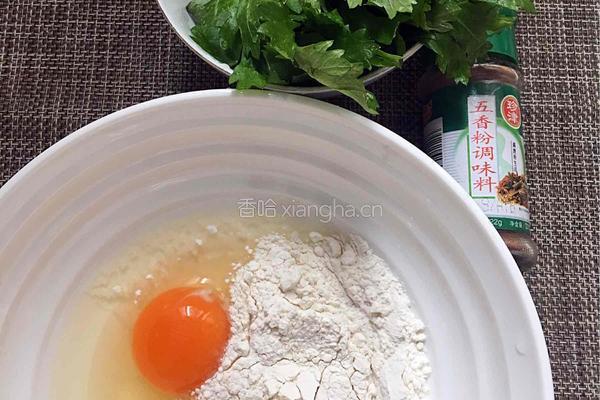 翡翠玉扇一一芹菜叶煎蛋饼的做法图解1