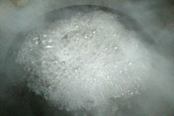 炝拌芹菜叶的做法图解2