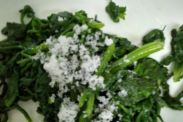 炝拌芹菜叶的做法图解5