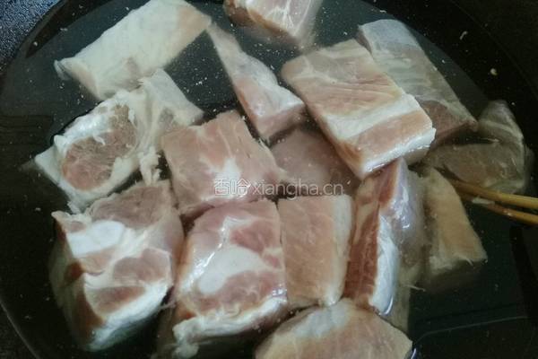 腐乳排骨烧土豆的做法图解2