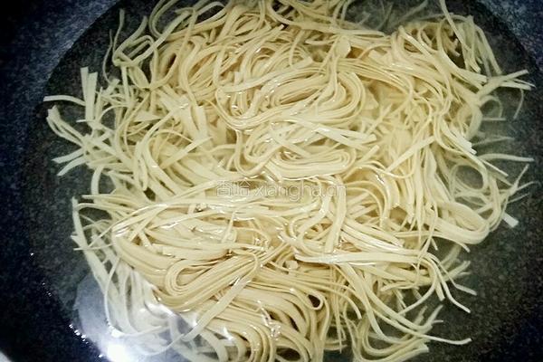 凉拌百页（豆腐皮）的做法图解2