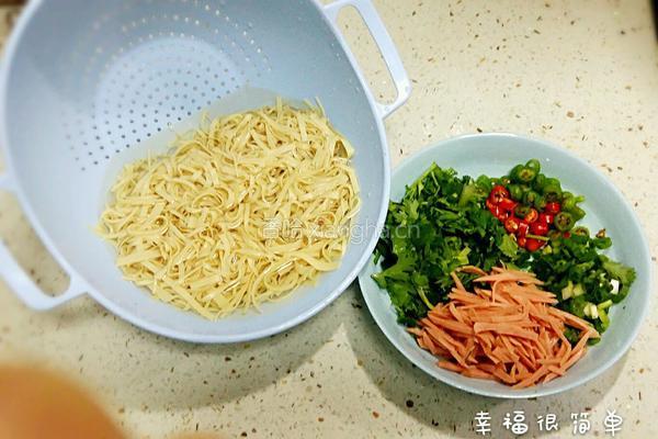 凉拌百页（豆腐皮）的做法图解3