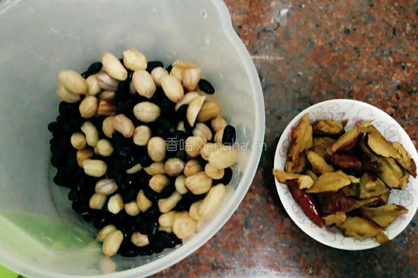黑豆花生红枣豆浆的做法图解3