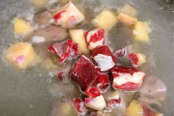 土豆烧牛腩的做法图解2