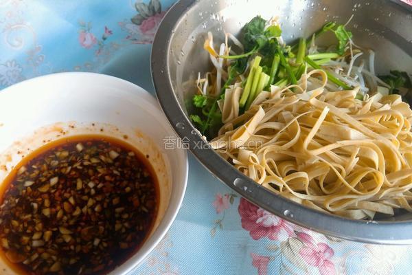凉拌豆腐皮的做法图解1