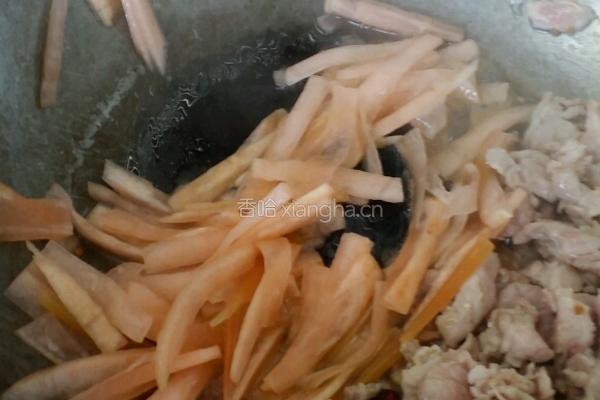 泡萝卜炒肉的做法图解3