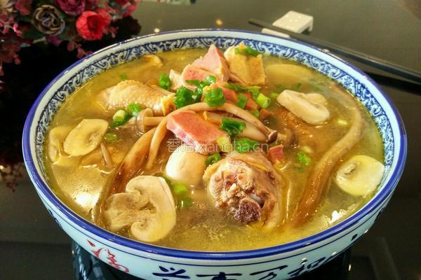 金华火腿菌菇炖鸡汤的做法图解11