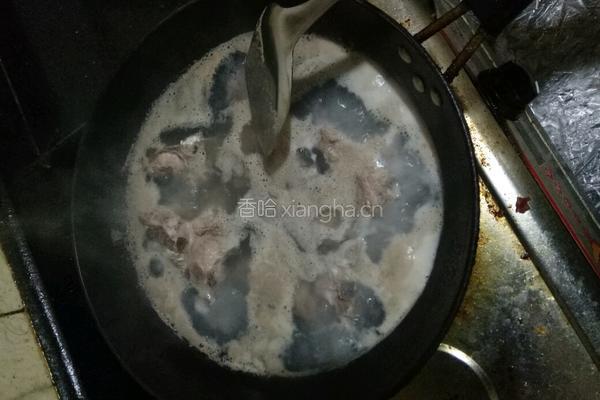 排骨萝卜汤的做法图解1
