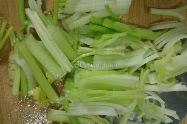 芹菜炒肉丝的做法图解3