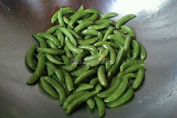 香肠炒豆的做法图解4