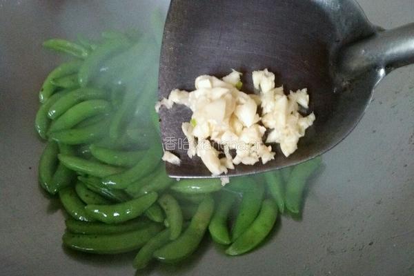 香肠炒豆的做法图解5