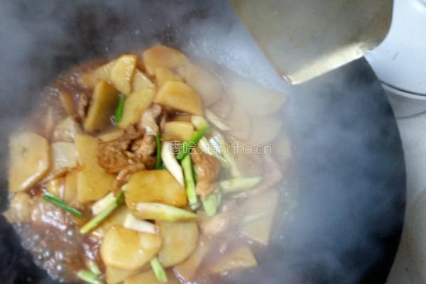 土豆片烧肉的做法图解8