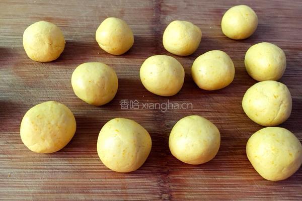 南瓜芝麻球的做法图解5