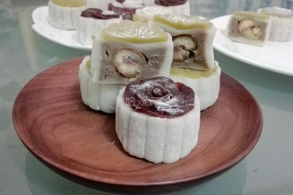 油栗绿豆沙冰皮月饼的做法图解2