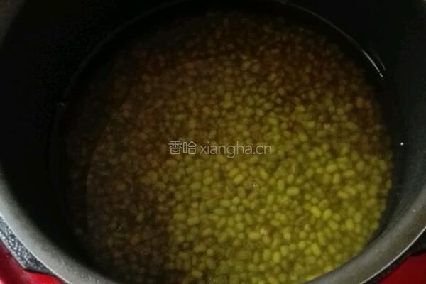 油栗绿豆沙冰皮月饼的做法图解5