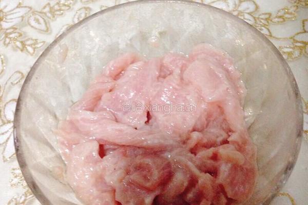 蘑菇肉片汤的做法图解2