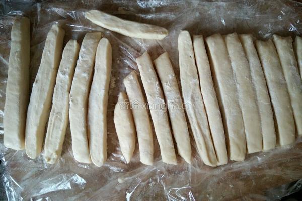 家庭自制版油条的做法图解10