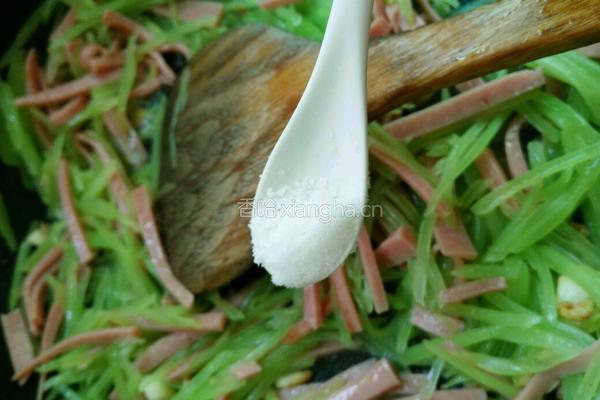 莴苣丝炒火腿丝的做法图解6