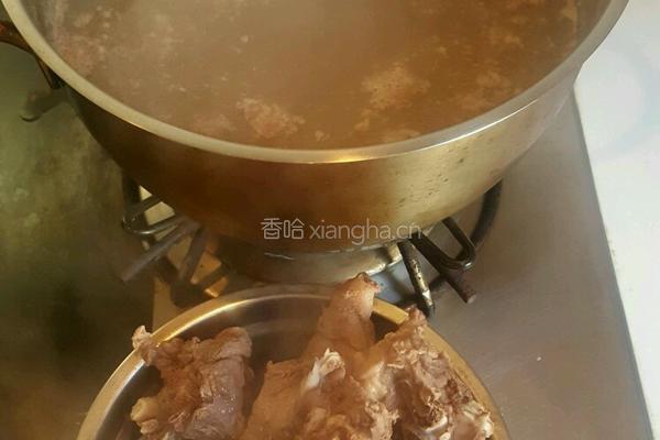 红烧羊肉白萝卜煲的做法图解1