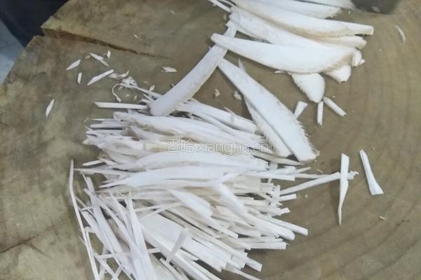 手撕杏鲍菇的做法图解1