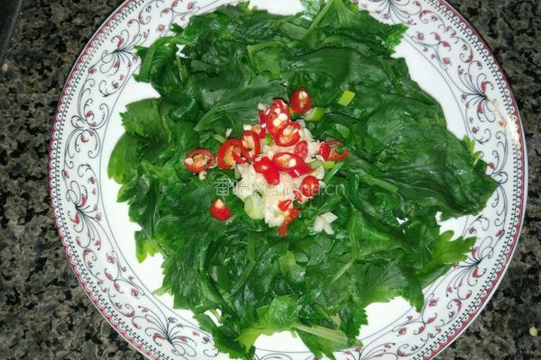 清爽凉拌芹菜叶十分钟搞定的做法图解2