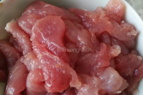 青椒肉片的做法图解1