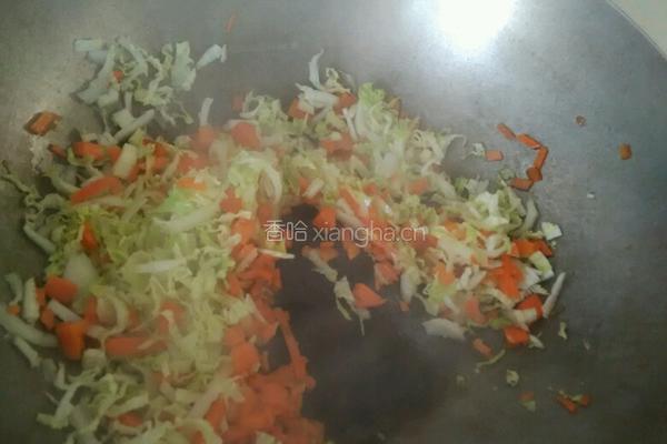 胡萝卜白菜炒饭的做法图解5