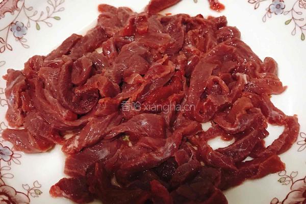 芹菜炒牛肉丝的做法图解1