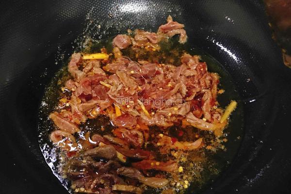 芹菜炒牛肉丝的做法图解6
