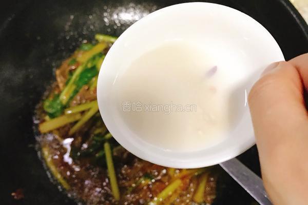 芹菜炒牛肉丝的做法图解8