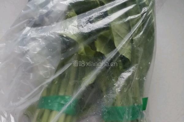 干辣椒爆炒菜心的做法图解1