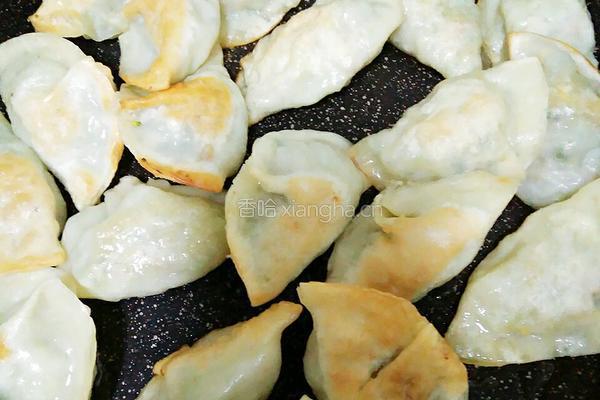 西兰花猪肉鲜虾饺的做法图解7