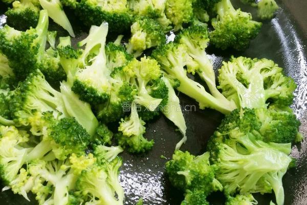 素炒西兰花的做法图解4