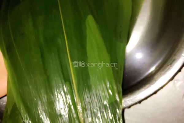 红豆蜜枣粽子的做法图解3
