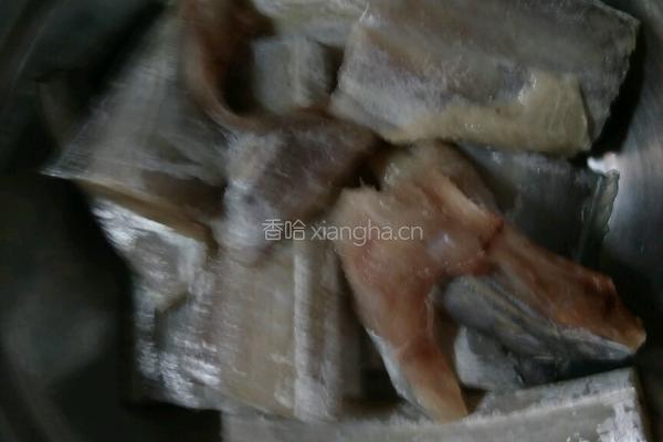 糖醋带鱼的做法图解1