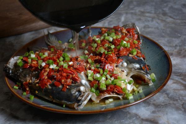 剁椒鱼头的做法图解13