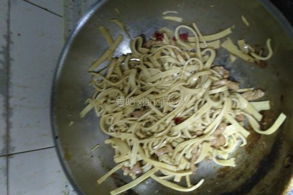 香辣豆腐皮炒肉的做法图解4