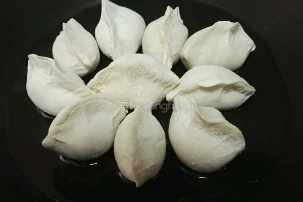 火腿肠抱蛋煎饺的做法图解3