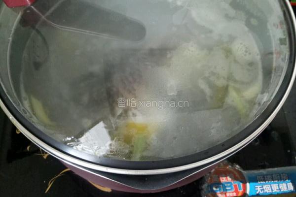 宝宝辅食鲫鱼豆腐汤的做法图解5