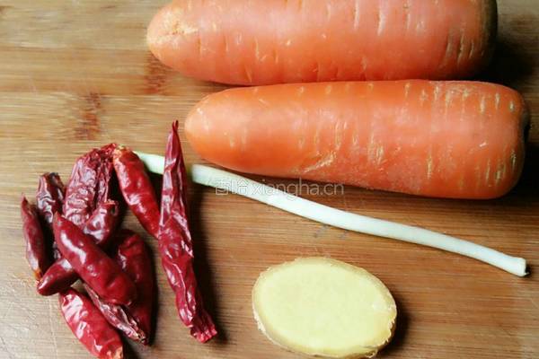 香辣胡萝卜丝的做法图解2