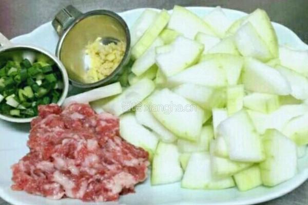冬瓜焖肉碎的做法图解2